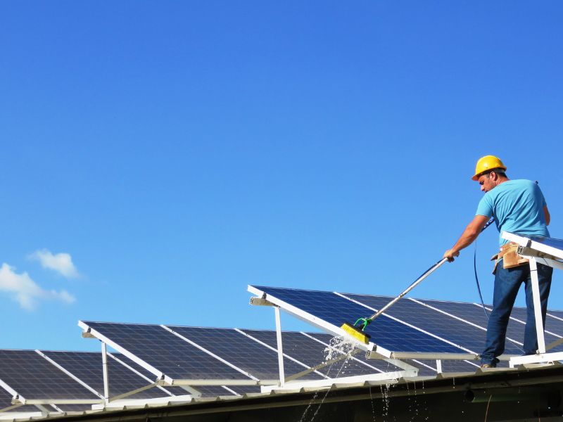 limpeza dos painéis solares